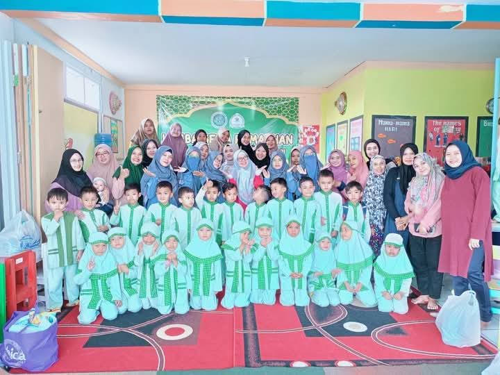 Kegiatan Pembuatan Parsel ibu & anak